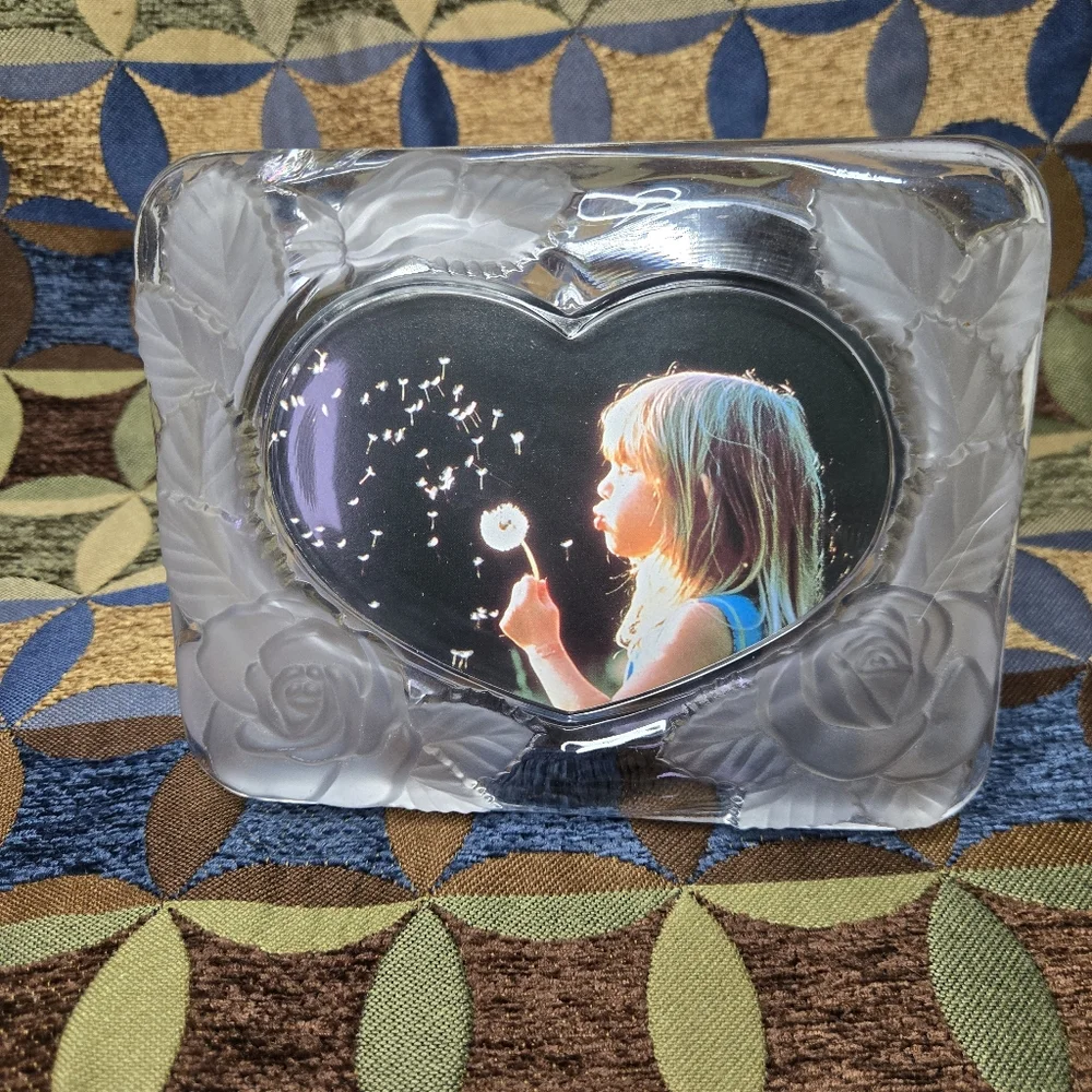 Heart-Shaped Glass Photo Frame with Rose & Leaf Design